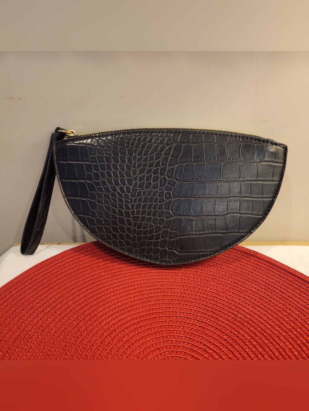 👝EUC~A NEW DAY CROC-EMBOSSED WRISTLET CLUTCH
